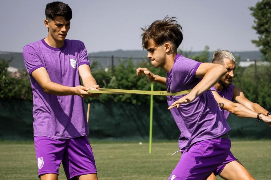 Patrick Dulcea, în plan apropiat / Sursă foto: Facebook@ FC Argeș Fiul selecționerului nu prinde lotul în Liga 2, dar e titular la națională: „Și-a câștigat pe deplin locul. Are calitate, inteligență”