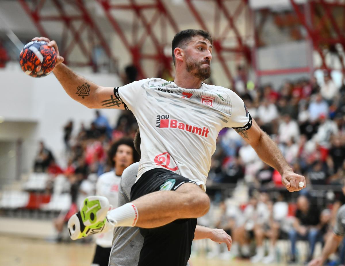 Dinamo a zdrobit-o pe Steaua, în derby-ul din „Liga Zimbrilor”