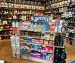 Poză dintr-un magazin Popeye's Supplements, cel mai mare retailer de suplimente din Canada. În magazinele din Montreal, vânzătorii nu auziseră de Schinoussa. La Toronto, o vânzătoare spune că „am avut proteina lor, dar pana acum 6 luni”