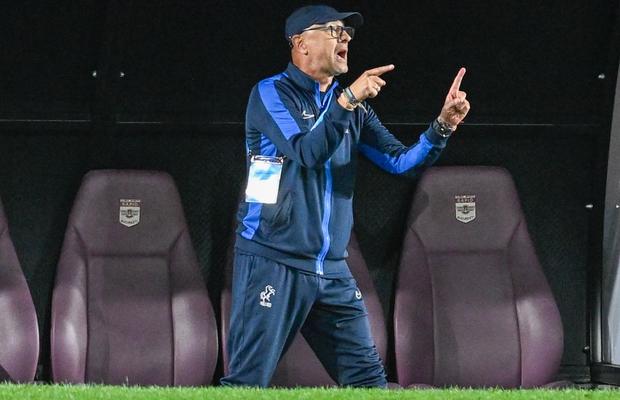 „Asta i-a dat pe ei peste cap” » Leo Grozavu dezvăluie ce s-a întâmplat la pauza meciului cu Rapid și care e filosofia sa: „Eu vreau să atac, nu să joc închis și să aștept la «poate iese ceva»”