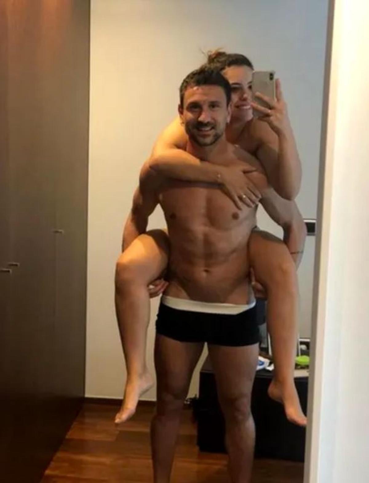 Un fotbalist de la Rio Ave a pozat nud alături de iubita lui, iar imaginile au ajuns publice: „Nu trăim așa cum își doresc unii dintre voi”