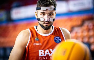 Emanuel Cățe, singurul baschetbalist român din campionatul Spaniei, a finalizat cu bine o săptămână care a început cu o fractură nazală