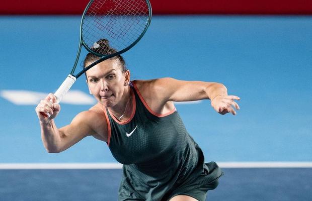 Simona Halep se antrenează în sala de forță pentru următorul turneu