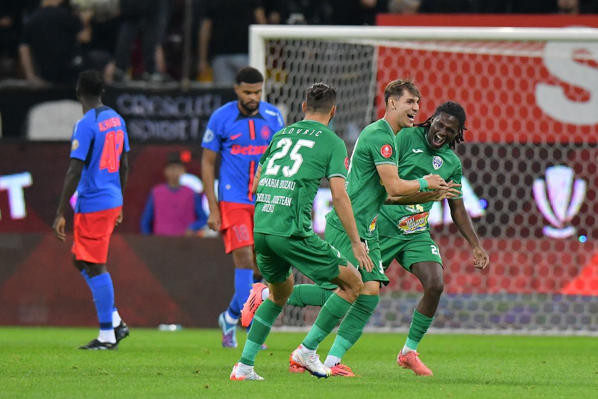 Victorie blondă » FCSB a ajuns în buza play-off-ului după succesul cu Buzău: Tavi Popescu a făcut show