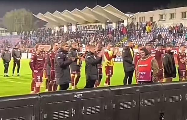 „Palmă” după „palmă”! Cum a reacționat galeria Rapidului când fotbaliștii au venit la gard, după eșecul cu Botoșani