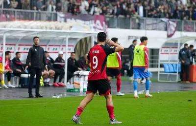 BOMBA lui Astrit Selmani! Ce „bijuterie”: GOL de la mijlocul terenului