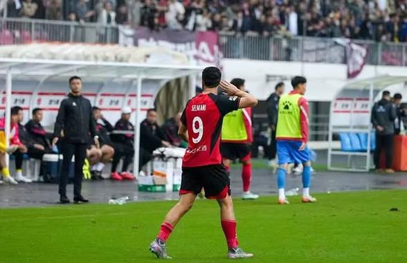 BOMBA lui Astrit Selmani! Ce „bijuterie”: GOL de la mijlocul terenului