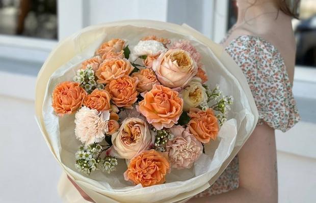Tendințe florale 2025: combinații cromatice inspirate pentru buchete memorabile
