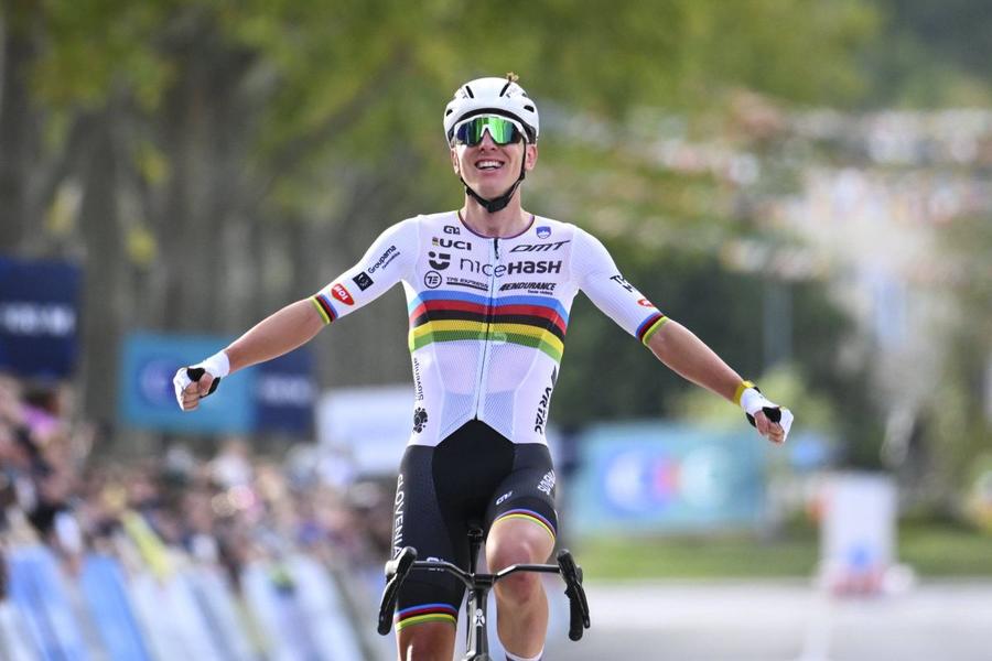 Tadej Pogacar la finalul cursei de la Campionatele Europene /Foto: Imago Images Cine a fost cel mai bun sportiv din lume în 2025? 6 reporteri GSP argumentează