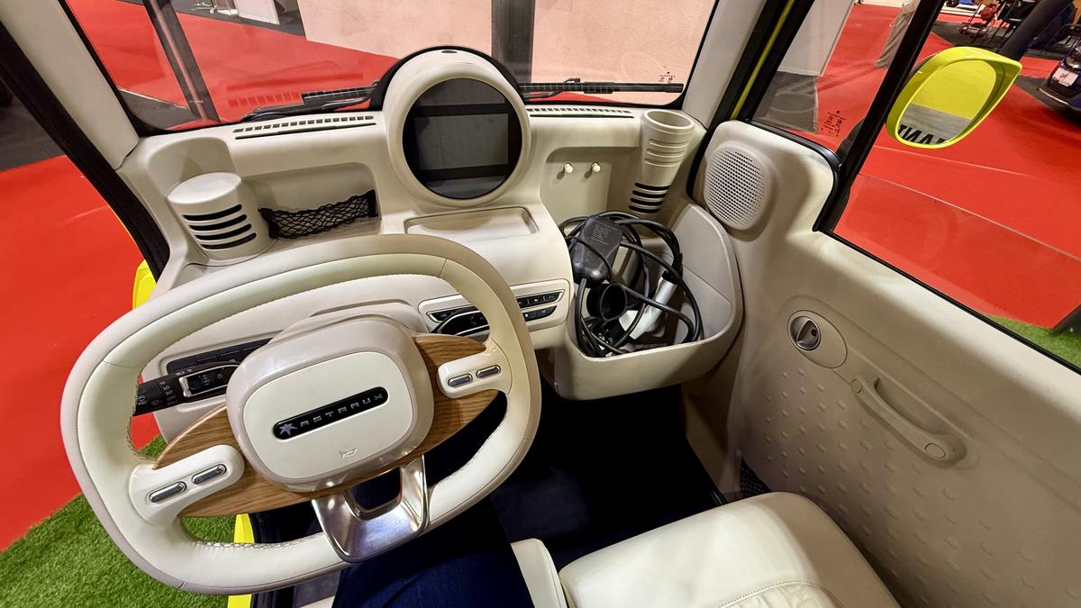 Mașina testată la -20 de grade se vinde la Salonul Auto București! Cine o poate conduce și cât costă
