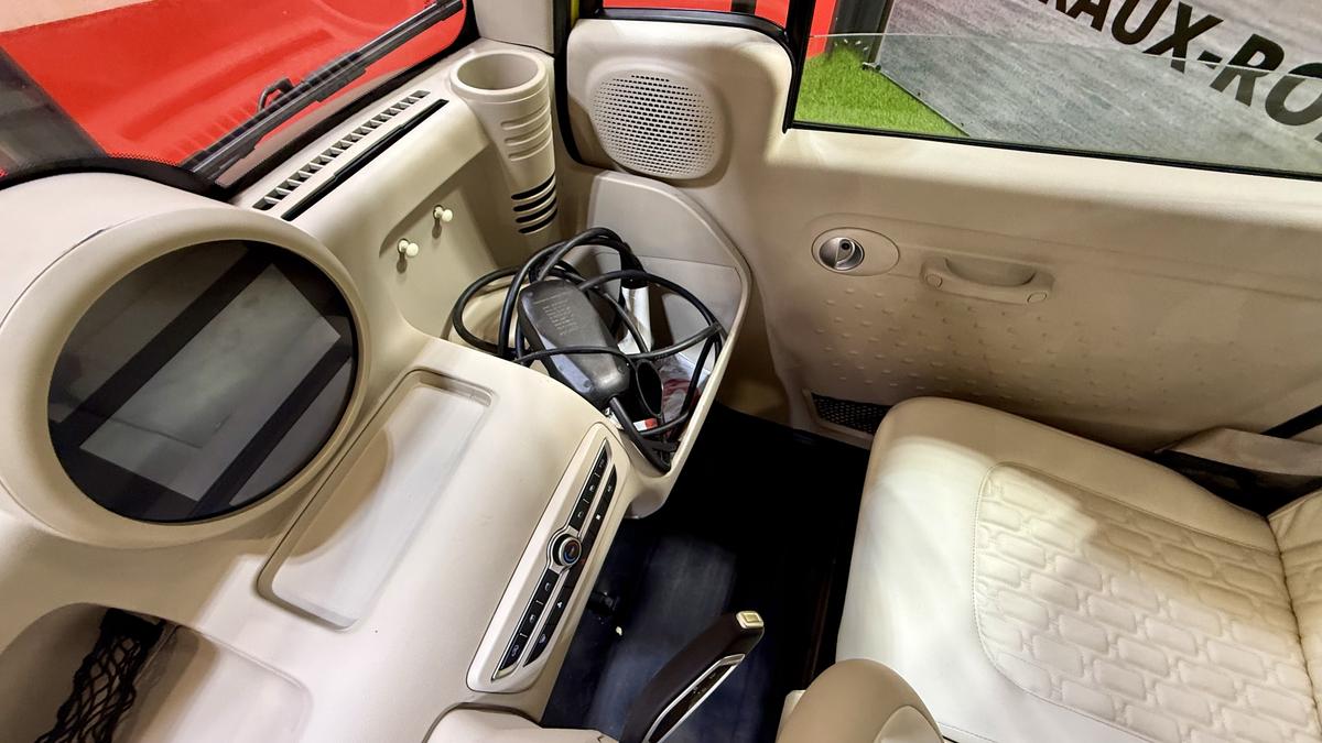 Mașina testată la -20 de grade se vinde la Salonul Auto București! Cine o poate conduce și cât costă
