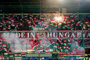Un banner afișat de fani a provocat scandal la Trnava » Maghiarii au sfidat avertismentele și au provocat iar!