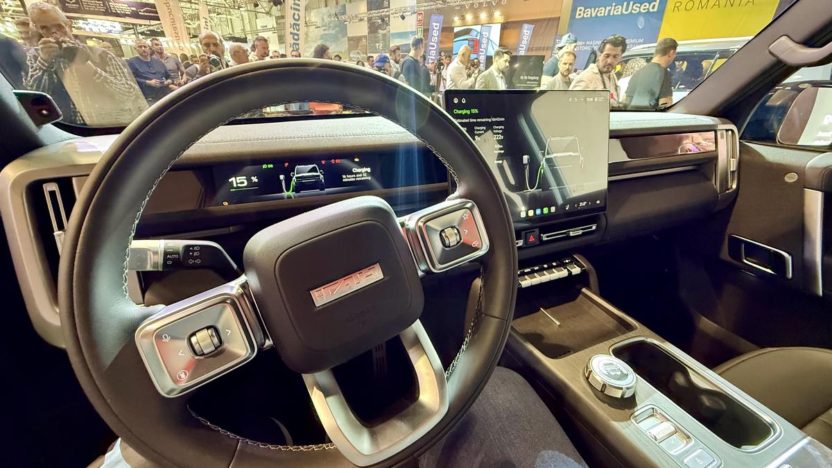 Chinezii accelerează pe piața auto din România » Noul model a fost lansat la Salonul Auto București!