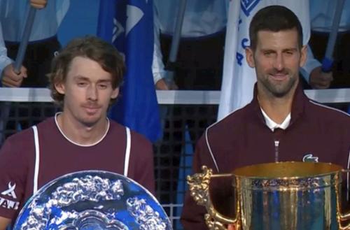 Alex De Minaur și Novak Djokovic, după finala ATP 500 de la Beijing / Sursă foto: Captură X