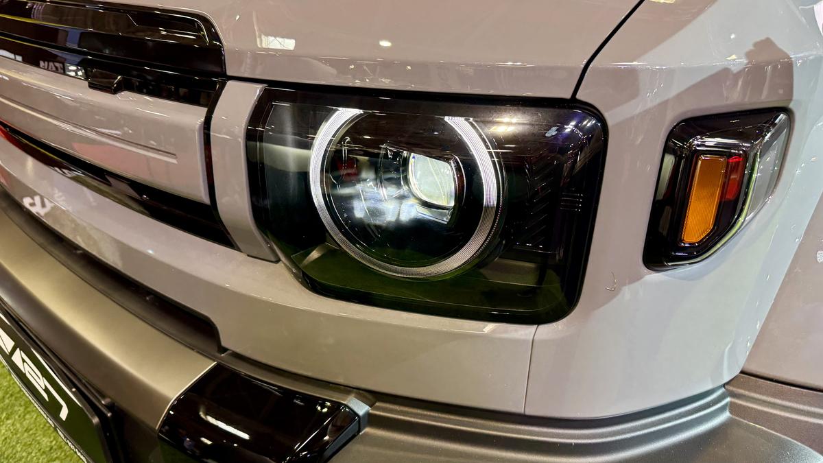 Chinezii accelerează pe piața auto din România » Noul model a fost lansat la Salonul Auto București!