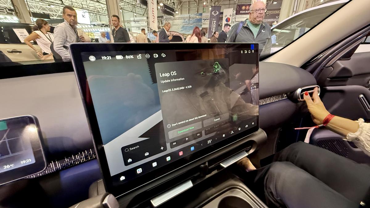 Surpriza chinezilor de la Salonul Auto București » Un nou model electric a intrat oficial pe piața din România