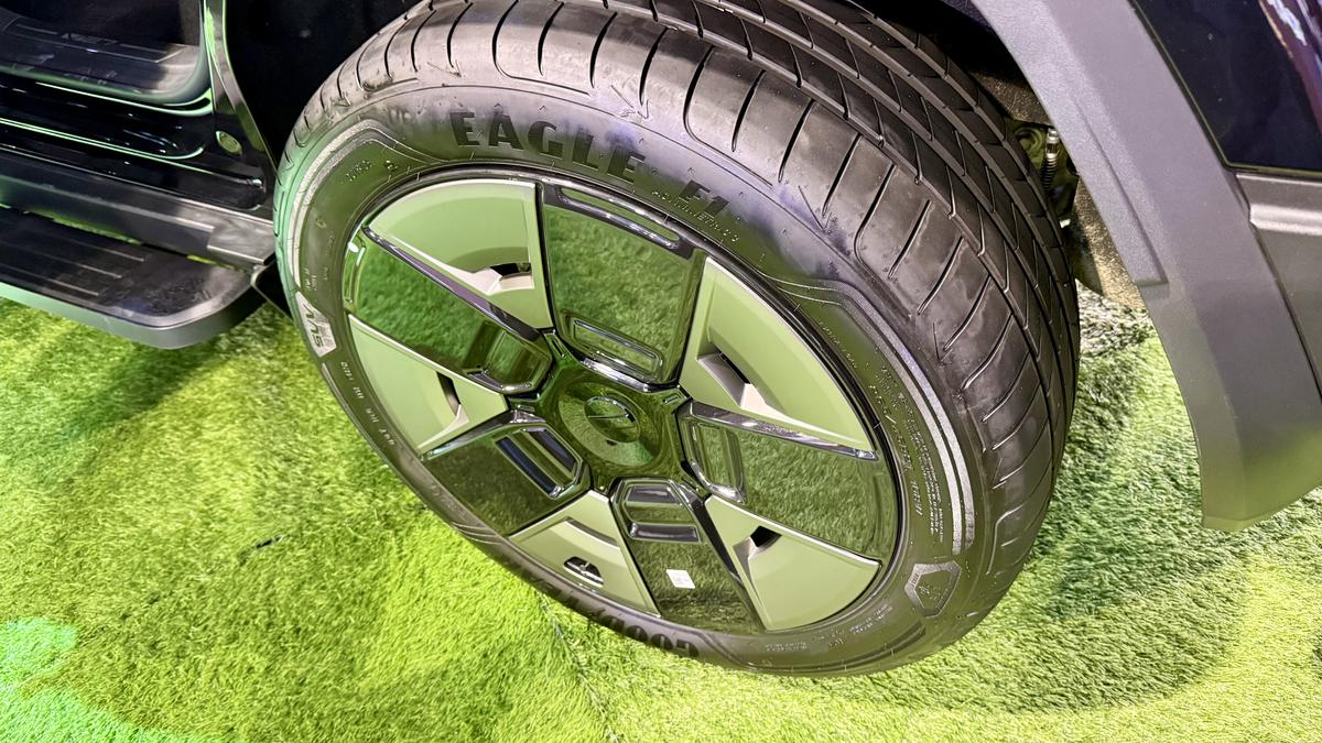 Chinezii accelerează pe piața auto din România » Noul model a fost lansat la Salonul Auto București!