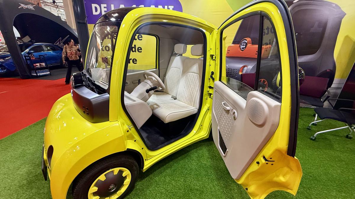 Mașina testată la -20 de grade se vinde la Salonul Auto București! Cine o poate conduce și cât costă