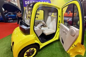 Mașina testată la -20 de grade se vinde la Salonul Auto București! Cine o poate conduce și cât costă