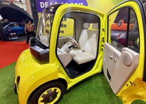 Mașina testată la -20 de grade se vinde la Salonul Auto București! Cine o poate conduce și cât costă