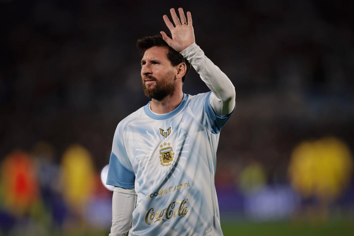 Superliga, reprezentată la retragerea lui Messi » Un jucător din campionatul nostru și un fost petrolist au evoluat pe „El Monumental”