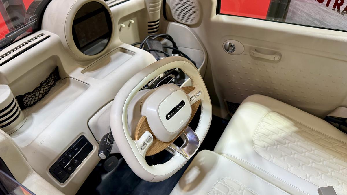 Mașina testată la -20 de grade se vinde la Salonul Auto București! Cine o poate conduce și cât costă