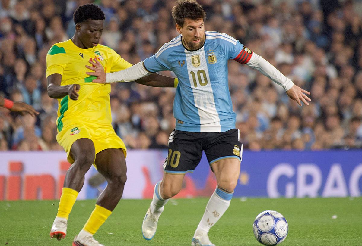 Superliga, reprezentată la retragerea lui Messi » Un jucător din campionatul nostru și un fost petrolist au evoluat pe „El Monumental”