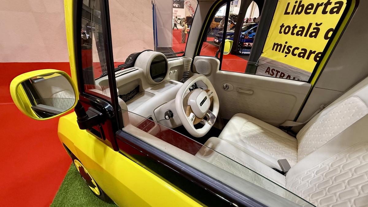Mașina testată la -20 de grade se vinde la Salonul Auto București! Cine o poate conduce și cât costă