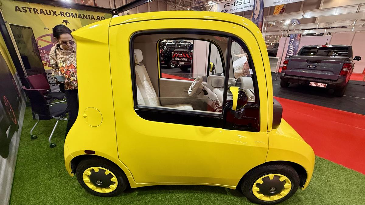 Mașina testată la -20 de grade se vinde la Salonul Auto București! Cine o poate conduce și cât costă