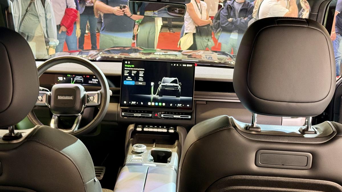 Chinezii accelerează pe piața auto din România » Noul model a fost lansat la Salonul Auto București!