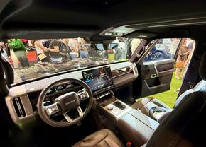 Chinezii accelerează pe piața auto din România » Noul model a fost lansat la Salonul Auto București!