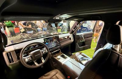 Chinezii accelerează pe piața auto din România » Noul model a fost lansat la Salonul Auto București!
