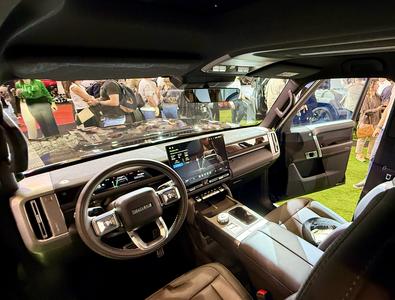 Chinezii accelerează pe piața auto din România » Noul model a fost lansat la Salonul Auto București!