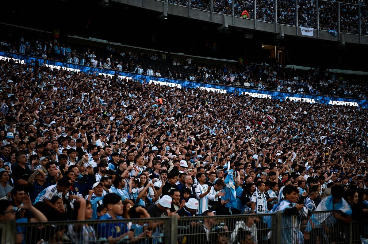 Superliga, reprezentată la retragerea lui Messi » Un jucător din campionatul nostru și un fost petrolist au evoluat pe „El Monumental”
