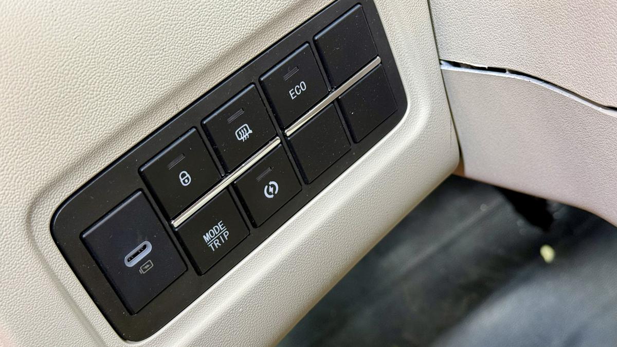 Mașina testată la -20 de grade se vinde la Salonul Auto București! Cine o poate conduce și cât costă