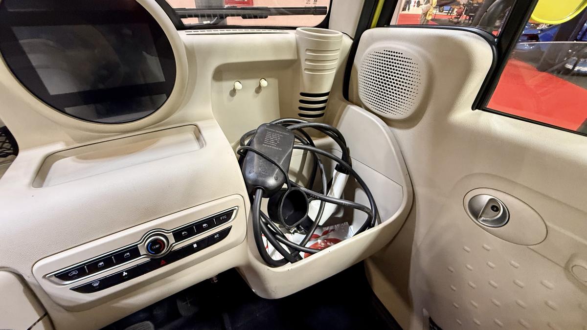 Mașina testată la -20 de grade se vinde la Salonul Auto București! Cine o poate conduce și cât costă