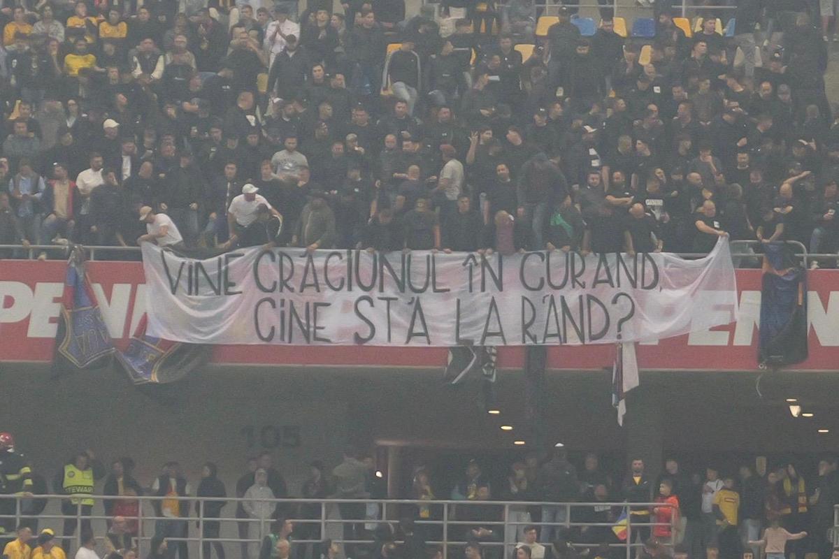 Ultrașii lui Dinamo au așteptat minutul 74 pentru a-și umili adversarii: „Ați fost celebri. Crăciun fericit!”