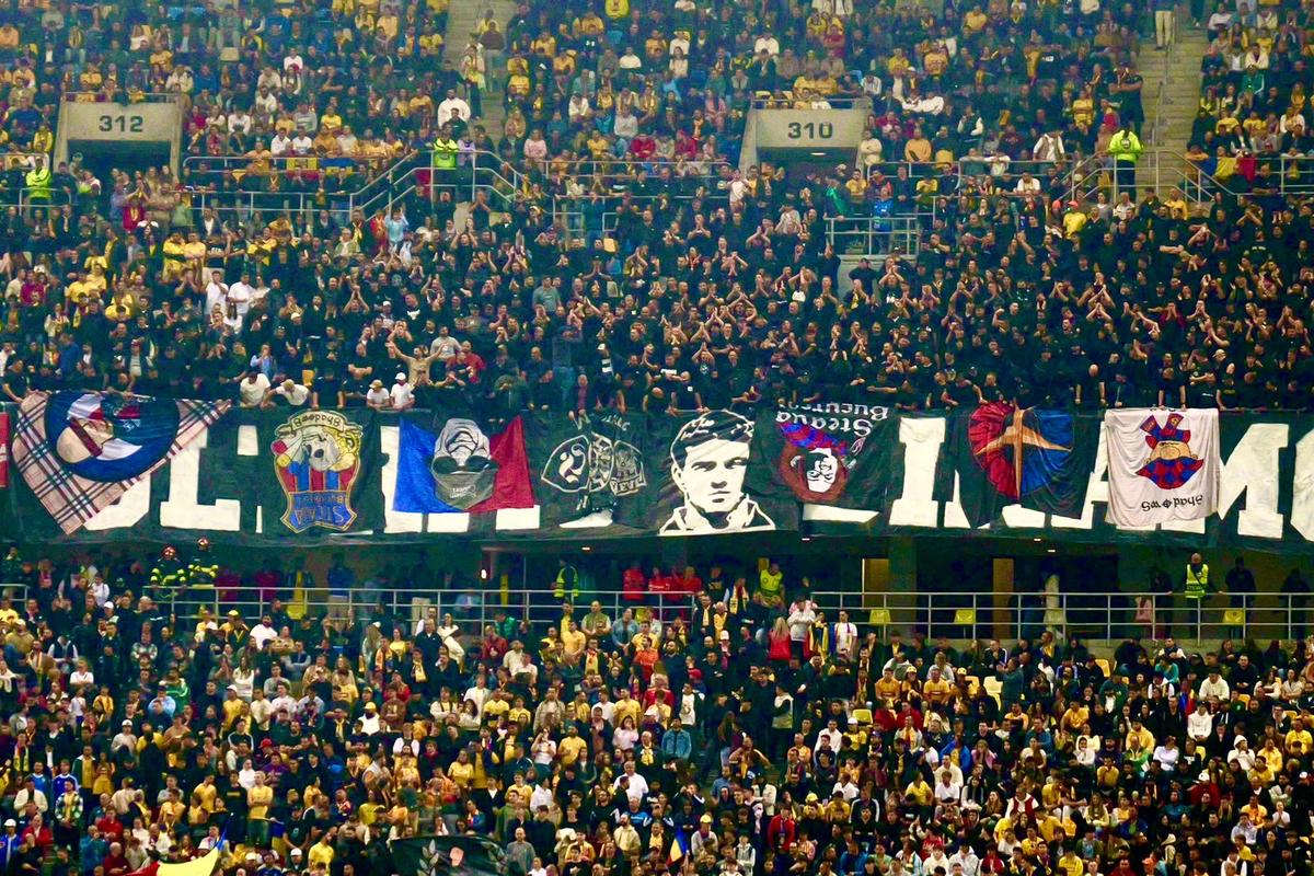 Ultrașii lui Dinamo au așteptat minutul 74 pentru a-și umili adversarii: „Ați fost celebri. Crăciun fericit!”