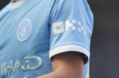 Logo-ul OKX tronează și acum pe tricourile jucătorilor de la Manchester City / foto: Imago