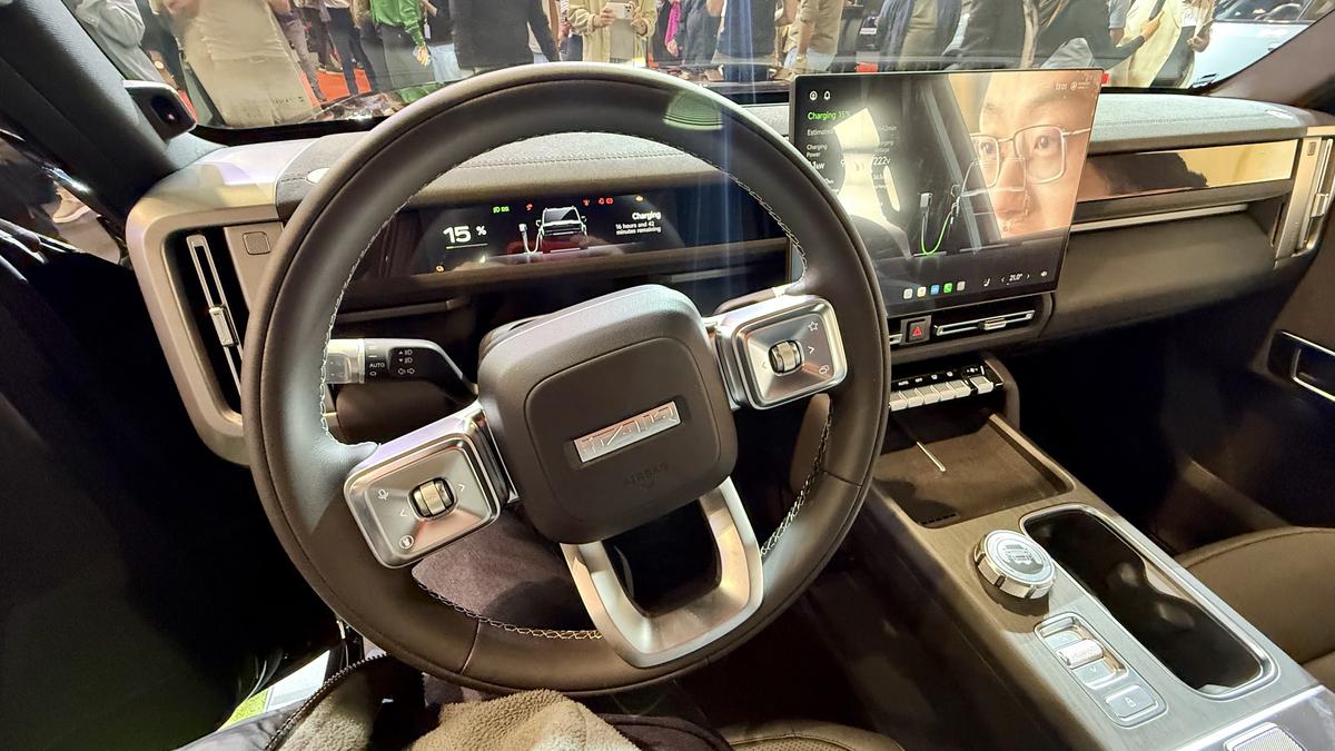 Chinezii accelerează pe piața auto din România » Noul model a fost lansat la Salonul Auto București!