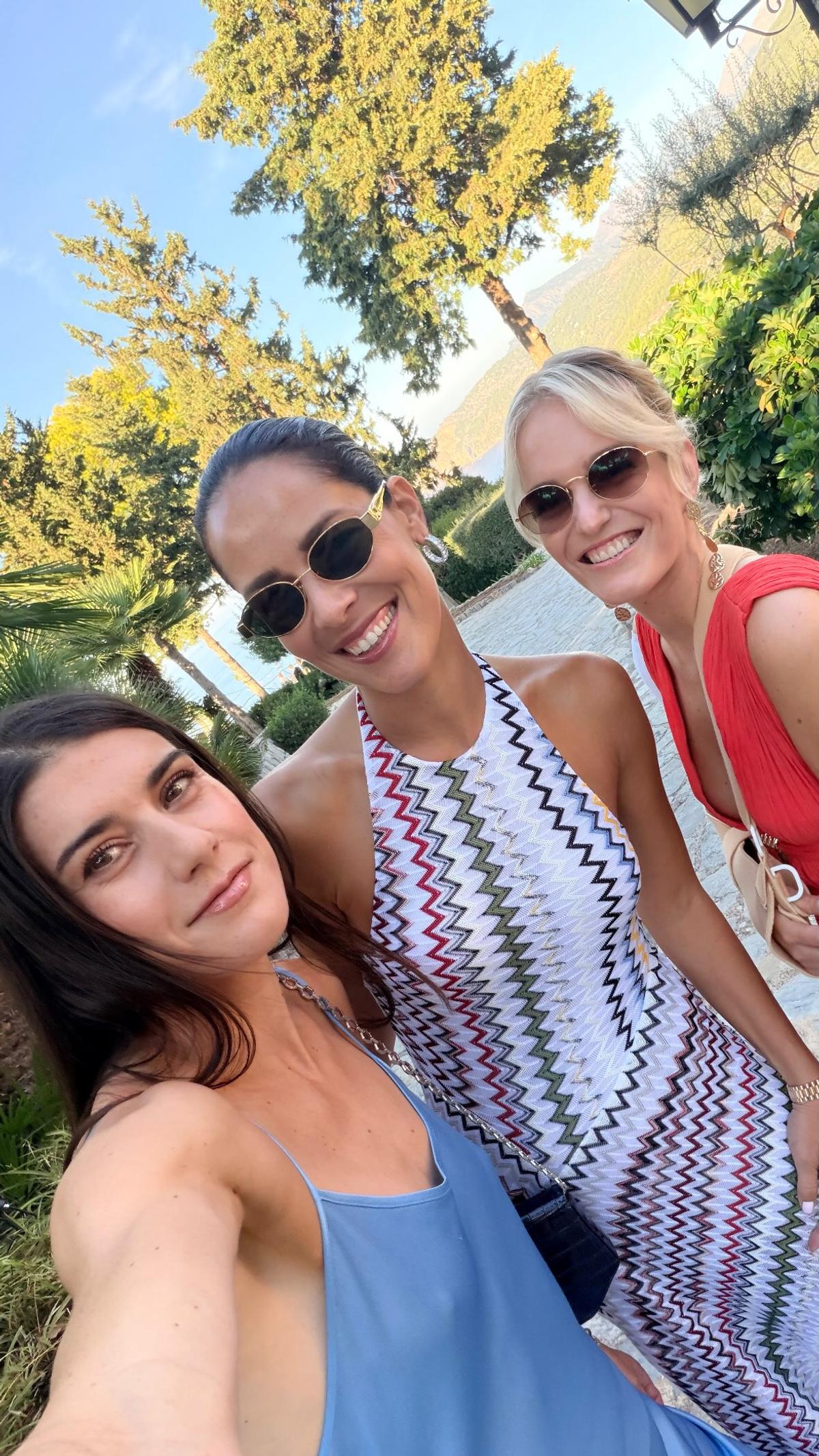 Sorana Cîrstea a mers în vizită acasă la Ana Ivanovic și s-au fotografiat în diferite ipostaze