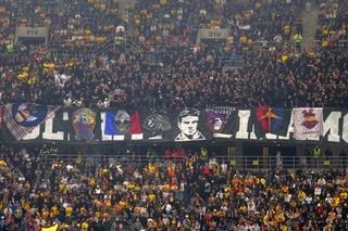 Ultrașii lui Dinamo au așteptat minutul 74 pentru a-și umili adversarii: „Ați fost celebri. Crăciun fericit!”
