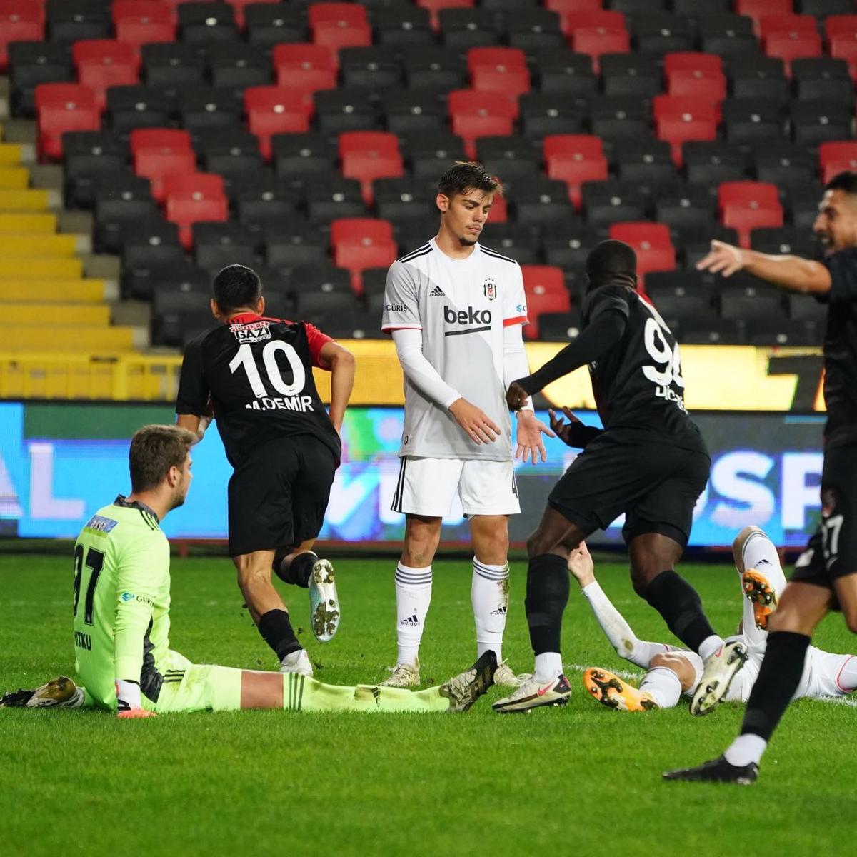 VIDEO+FOTO Marius Șumudică, gest sfidător la adresa lui Beșiktaș » Ultrașii „vulturilor” nu vor uita curând
