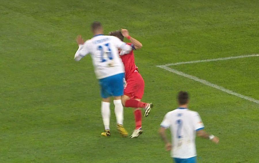 FOTO: Captură @TV Telekom Sport VIDEO+FOTO Penalty contestat în CS Universitatea Craiova - Chindia Târgoviște 0-1