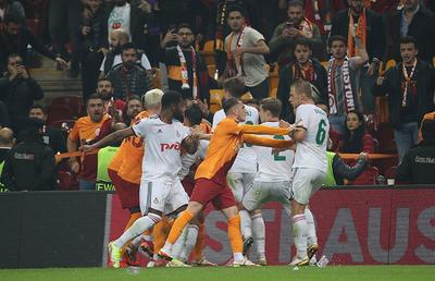 Galatasaray cere UEFA să îi acorde victoria la „masa verde”! Eroarea care a declanșat scandalul