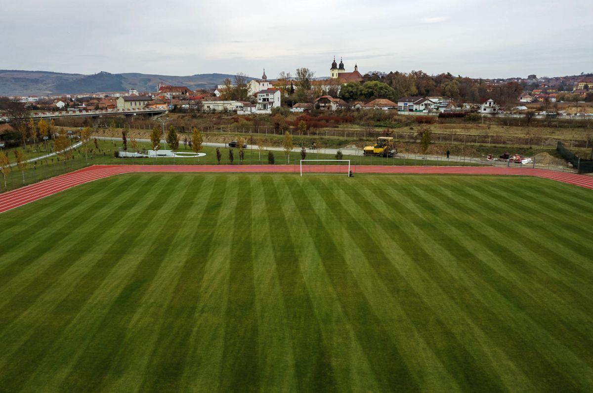 Se întâmplă în România » Gafă de 120.000 de euro la un stadion din România! Primarul se laudă pe Facebook