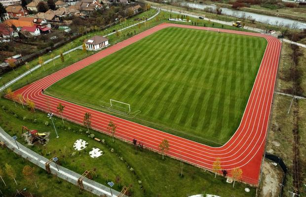 Se întâmplă în România » Gafă de 120.000 de euro la un stadion din România! Primarul se laudă pe Facebook