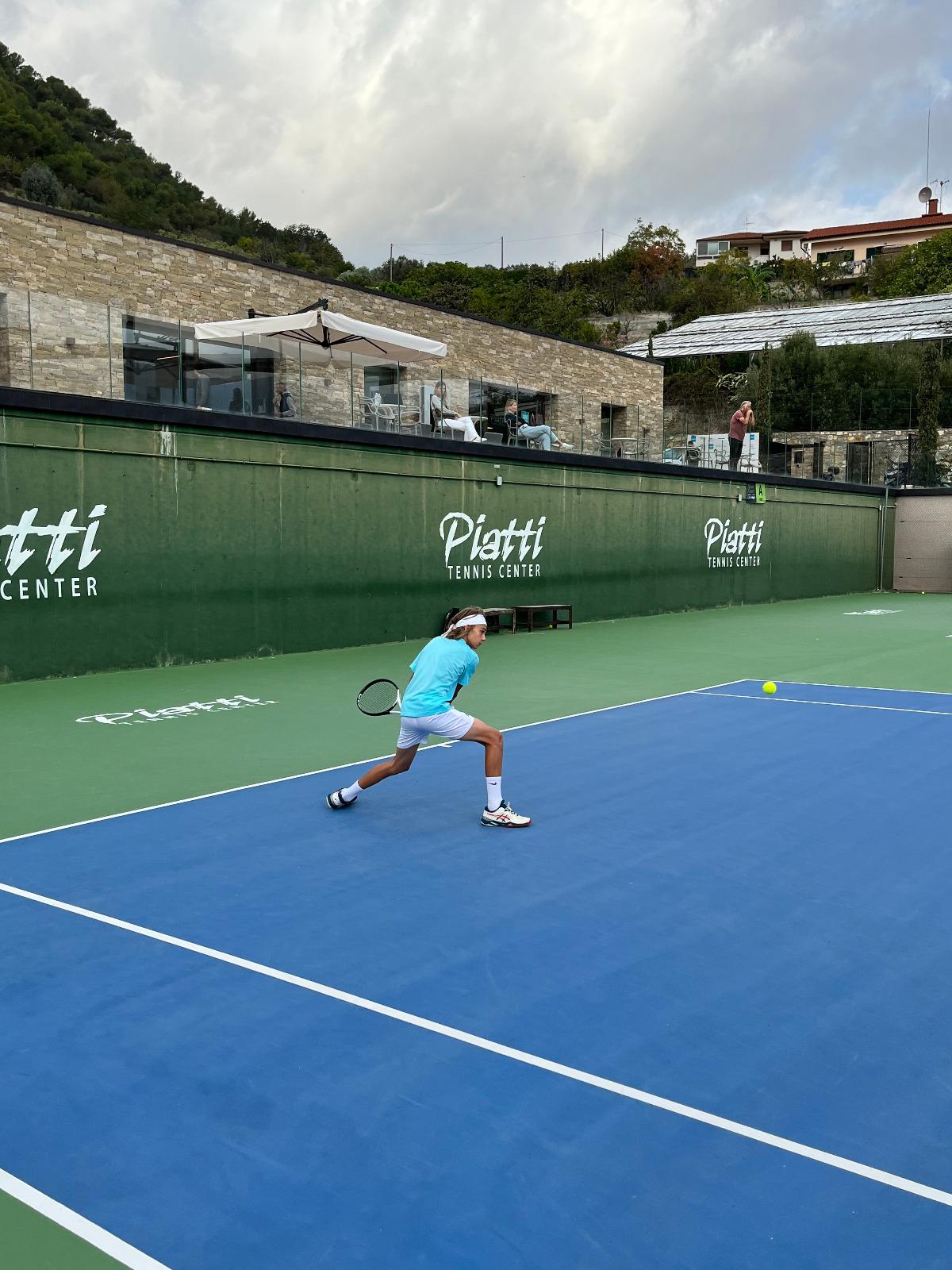 Pe urmele lui Djokovic și Sinner » Fiul unui fost dinamovist urmează cursurile celebrei Academii a lui Riccardo Piatti și s-a antrenat cu Darren Cahill