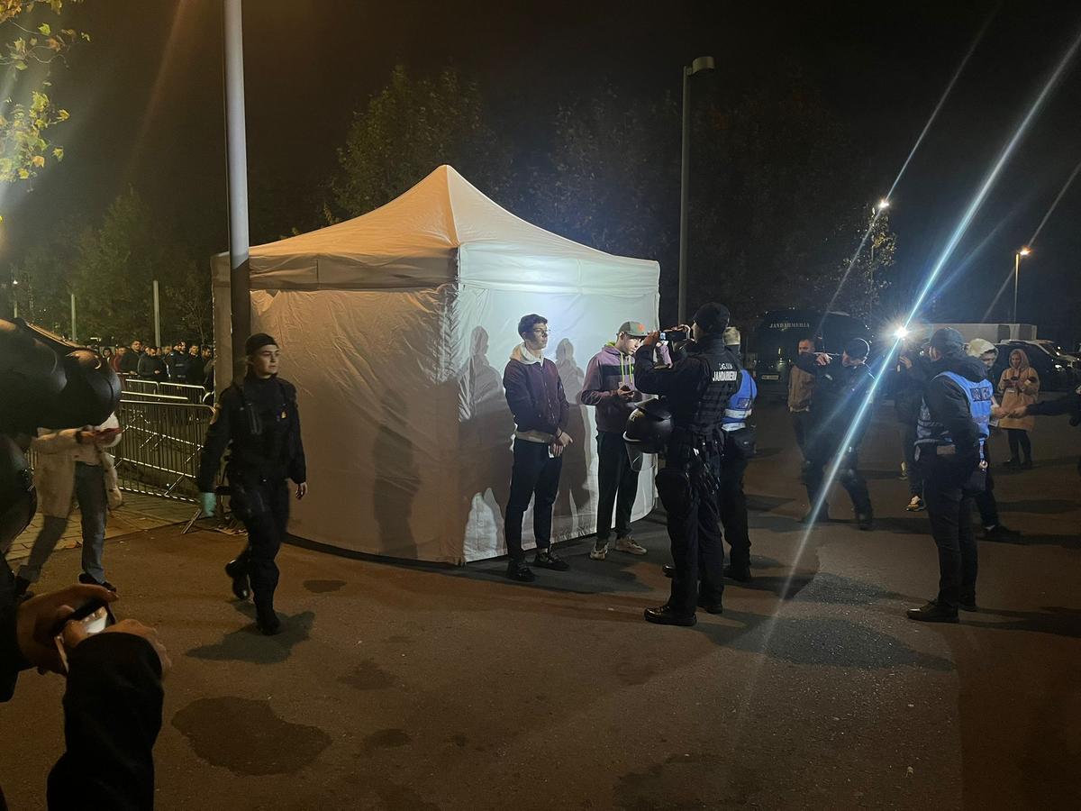 Suporterii lui Rapid, legitimați înaintea meciului cu FCSB