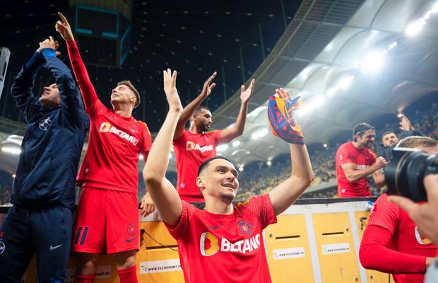 Cei doi fotbaliști responsabili cu buna dispoziție la FCSB: „Ei pun muzică. Ascultăm orice”